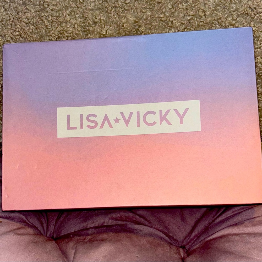 Lisa Vicky Random Pulls